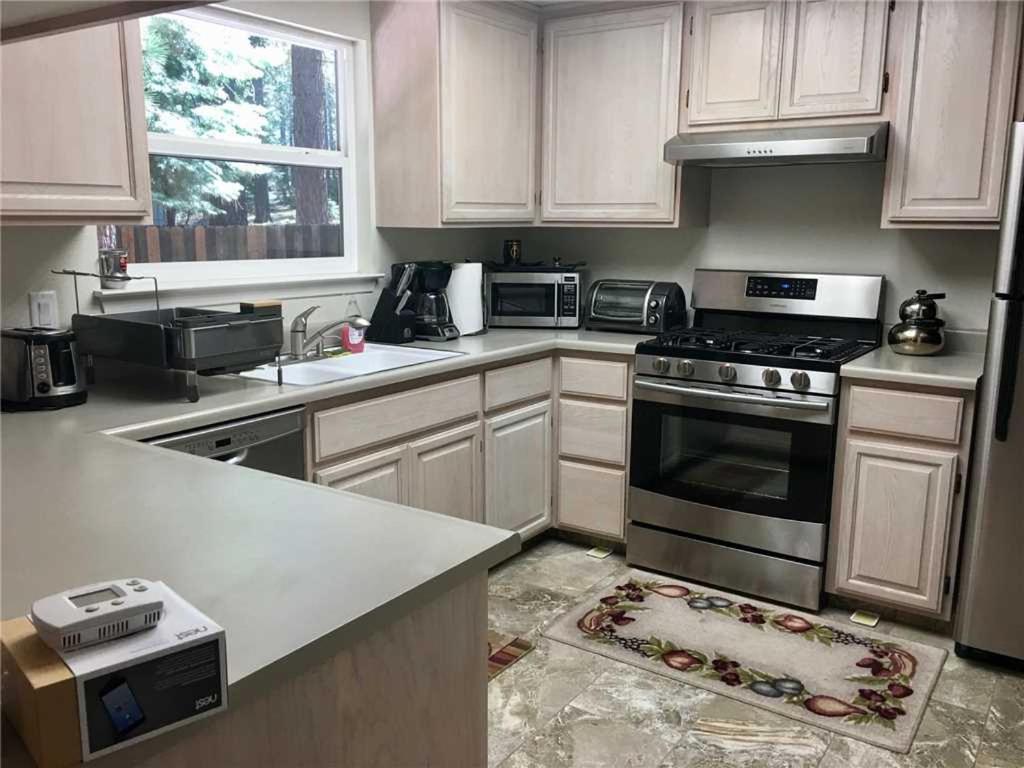 Popular attractions Area Nearby Property